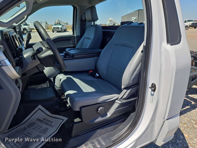image for item EW0141 2023 Ford F350 Super Duty pickup truck cab and chassis