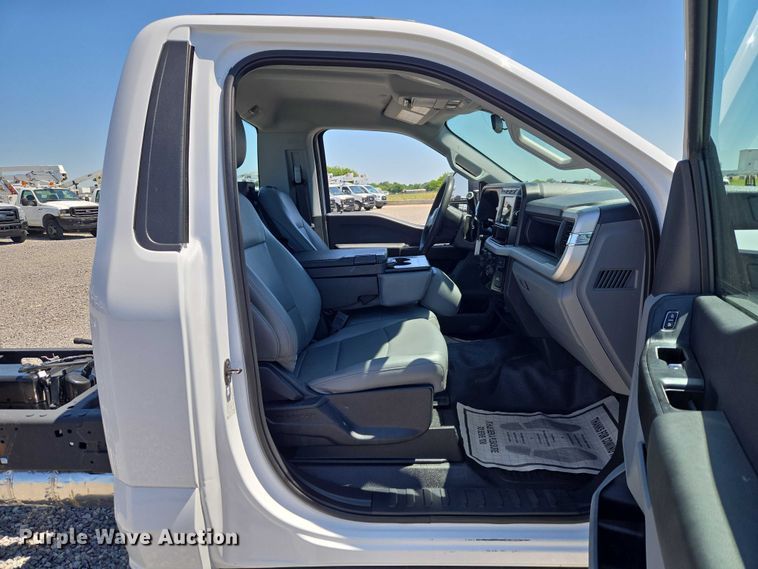 image for item EW0141 2023 Ford F350 Super Duty pickup truck cab and chassis