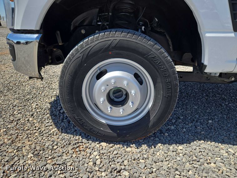 image for item EW0141 2023 Ford F350 Super Duty pickup truck cab and chassis