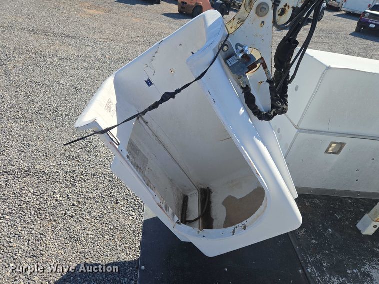 image for item EW0142 2012 Ford F450 Super Duty bucket truck
