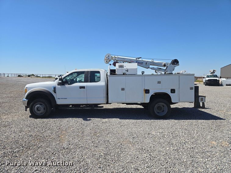 image for item EW0145 2017 Ford F550 Super Duty Ext. Cab utility / service truck