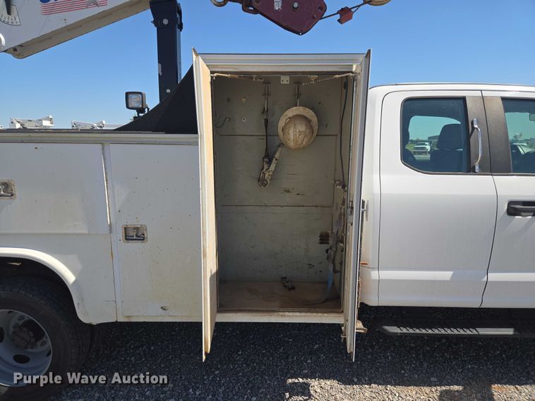 image for item EW0145 2017 Ford F550 Super Duty Ext. Cab utility / service truck
