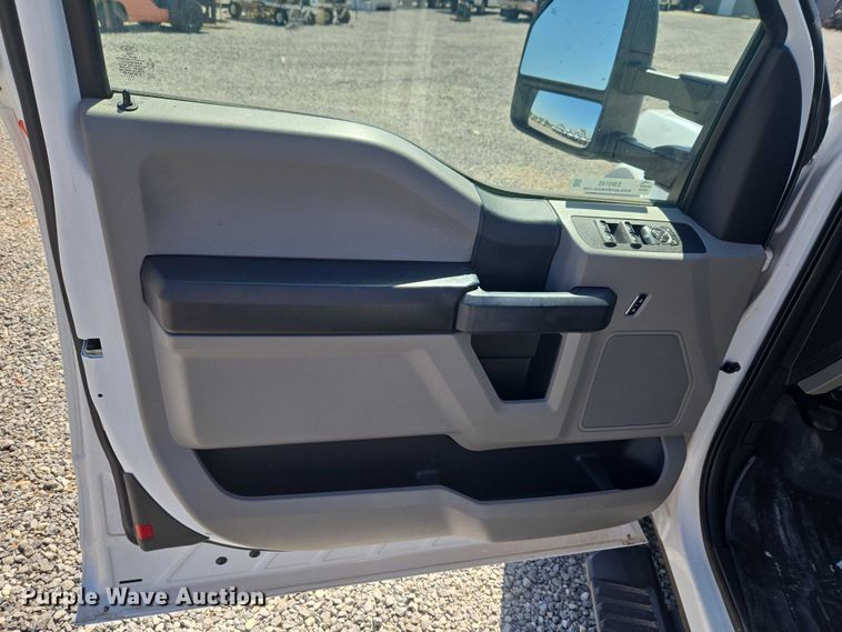image for item EW0145 2017 Ford F550 Super Duty Ext. Cab utility / service truck