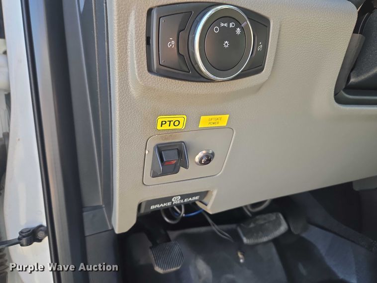 image for item EW0145 2017 Ford F550 Super Duty Ext. Cab utility / service truck