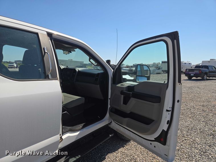image for item EW0145 2017 Ford F550 Super Duty Ext. Cab utility / service truck
