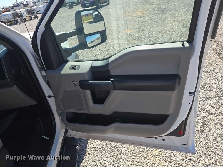 image for item EW0145 2017 Ford F550 Super Duty Ext. Cab utility / service truck
