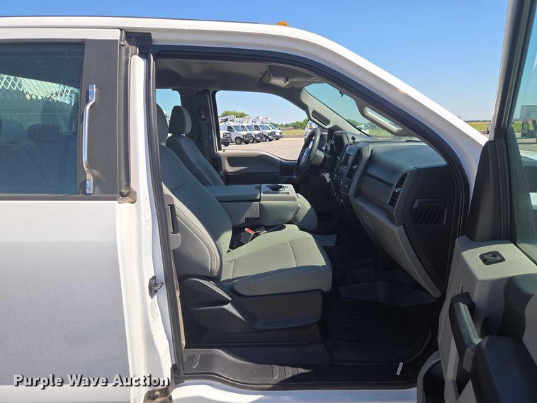 image for item EW0145 2017 Ford F550 Super Duty Ext. Cab utility / service truck