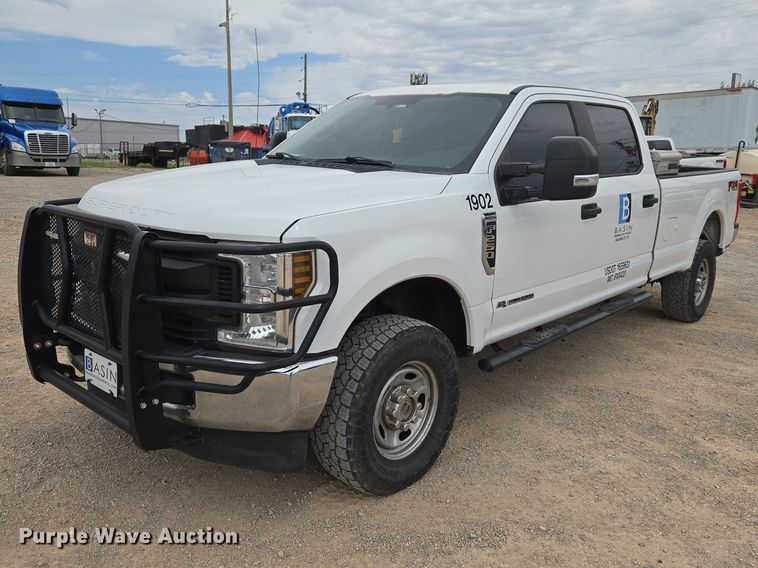 2019 Ford F250 Super Duty XL Crew Cab pickup truck
