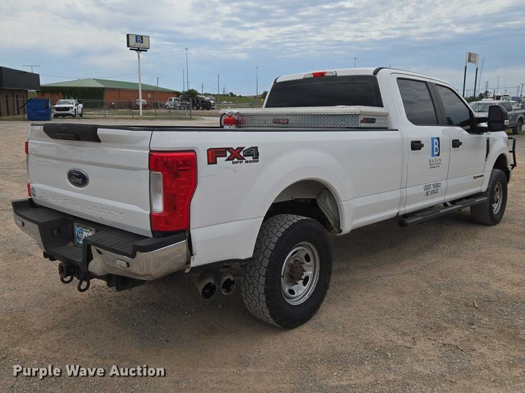 image for item EW0166 2019 Ford F250 Super Duty XL Crew Cab pickup truck