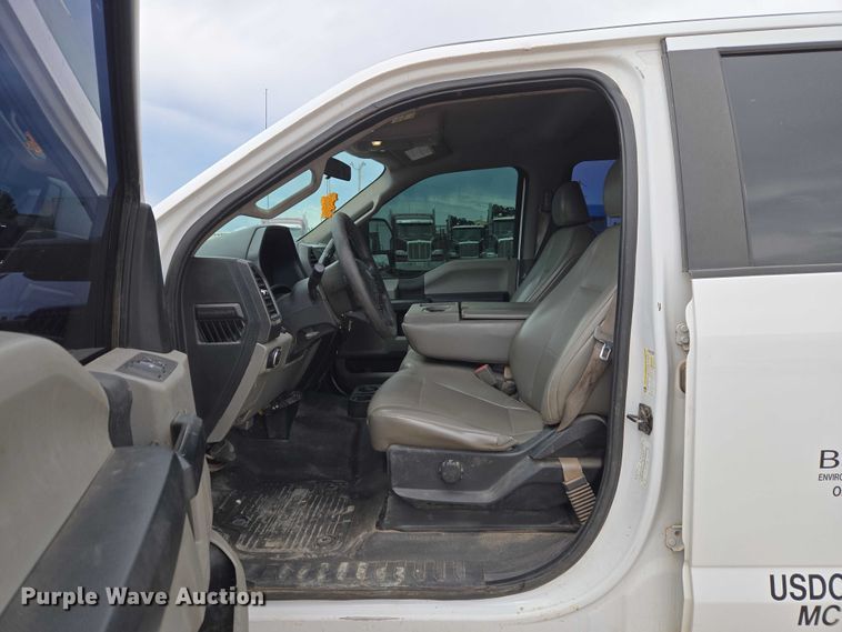 image for item EW0166 2019 Ford F250 Super Duty XL Crew Cab pickup truck