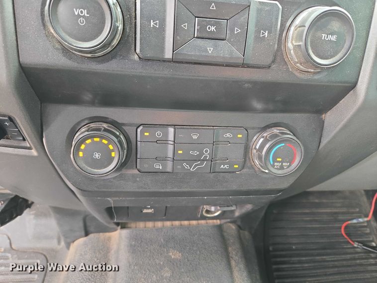 image for item EW0166 2019 Ford F250 Super Duty XL Crew Cab pickup truck