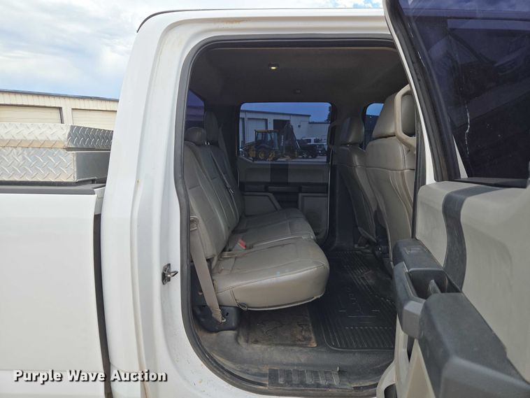 image for item EW0166 2019 Ford F250 Super Duty XL Crew Cab pickup truck