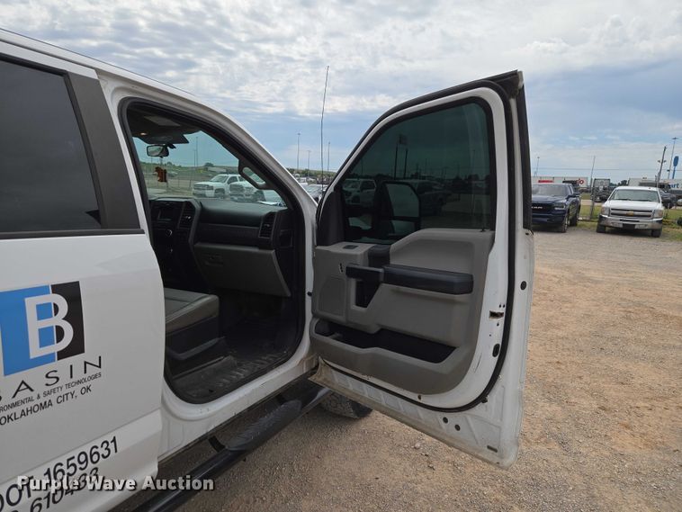 image for item EW0166 2019 Ford F250 Super Duty XL Crew Cab pickup truck