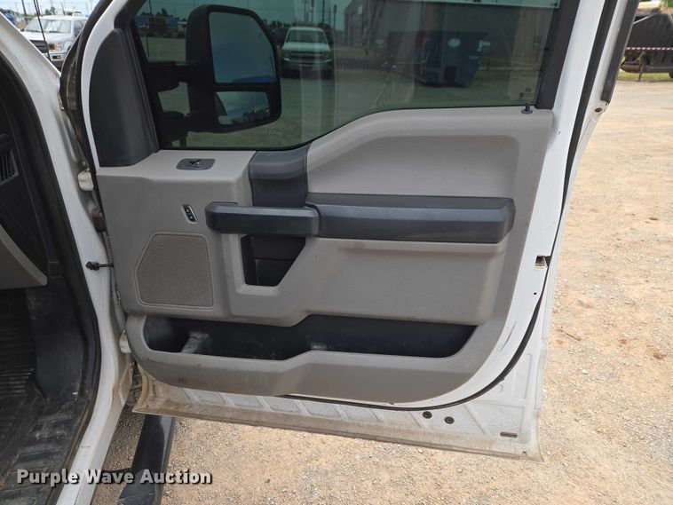 image for item EW0166 2019 Ford F250 Super Duty XL Crew Cab pickup truck