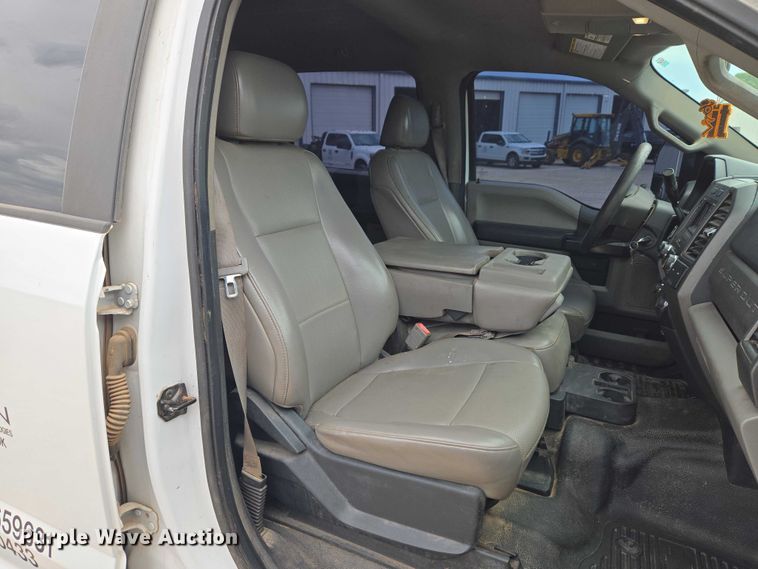 image for item EW0166 2019 Ford F250 Super Duty XL Crew Cab pickup truck