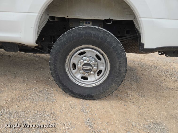 image for item EW0166 2019 Ford F250 Super Duty XL Crew Cab pickup truck
