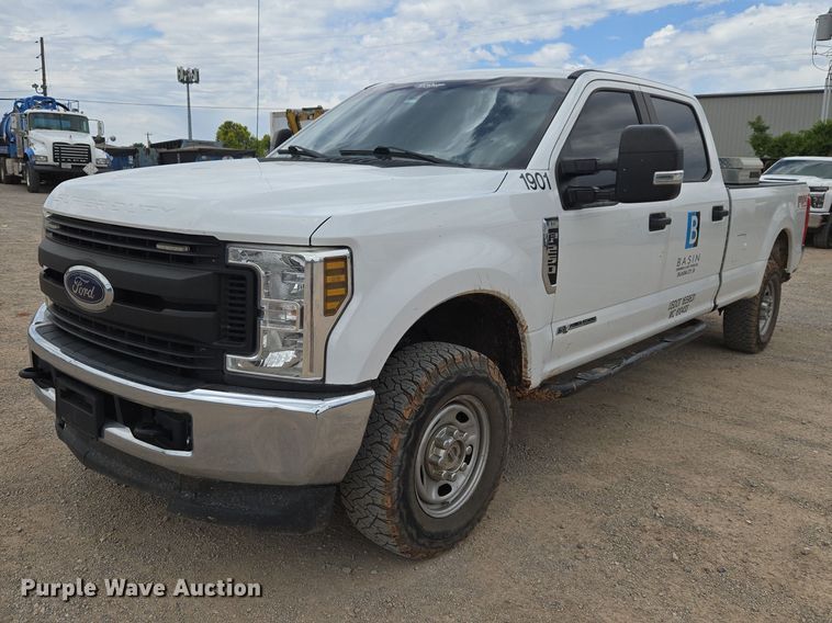 2019 Ford F250 Super Duty XL Crew Cab pickup truck