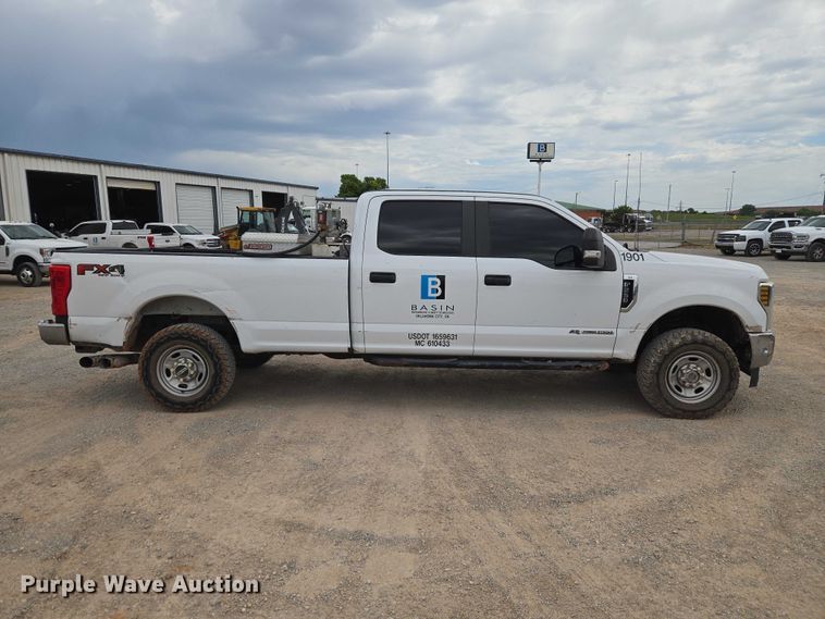 image for item EW0168 2019 Ford F250 Super Duty XL Crew Cab pickup truck