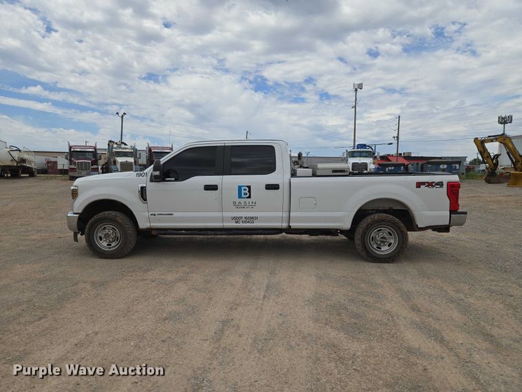 image for item EW0168 2019 Ford F250 Super Duty XL Crew Cab pickup truck