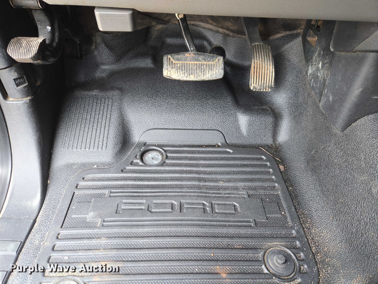 image for item EW0168 2019 Ford F250 Super Duty XL Crew Cab pickup truck