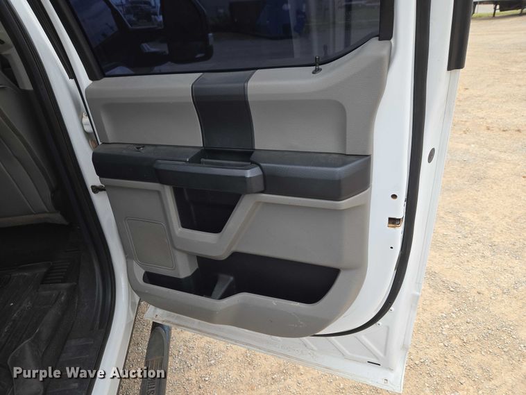 image for item EW0168 2019 Ford F250 Super Duty XL Crew Cab pickup truck