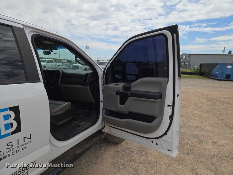 image for item EW0168 2019 Ford F250 Super Duty XL Crew Cab pickup truck