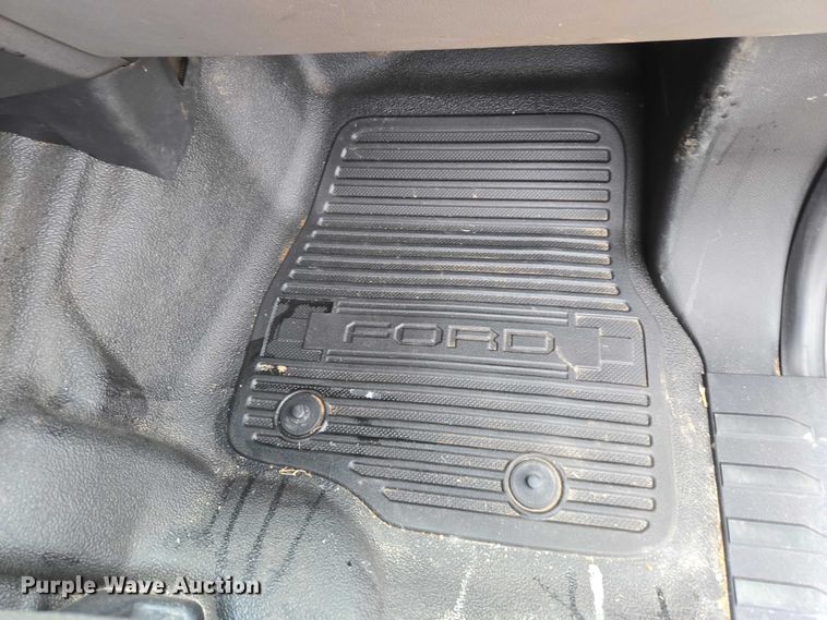 image for item EW0168 2019 Ford F250 Super Duty XL Crew Cab pickup truck