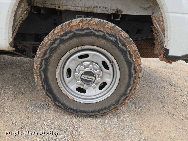 image for item EW0168 2019 Ford F250 Super Duty XL Crew Cab pickup truck