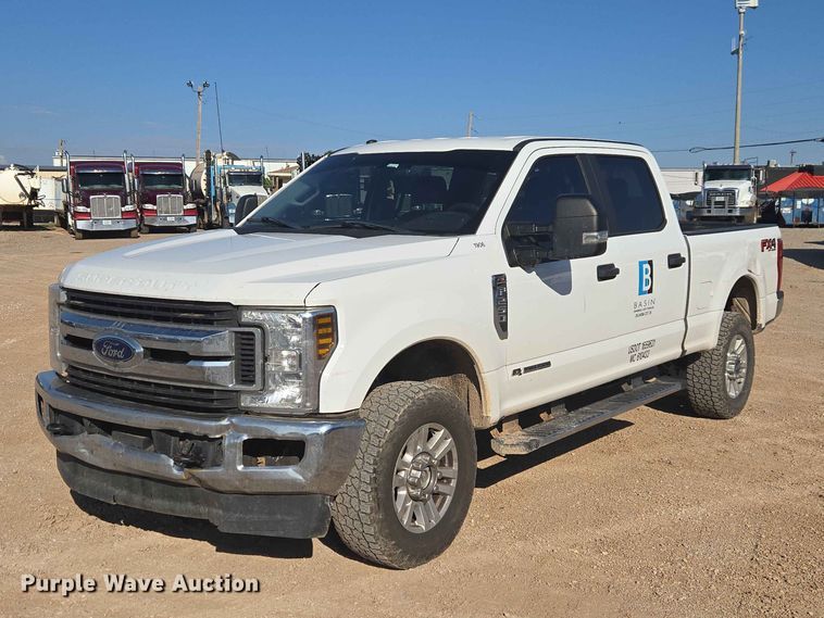 2019 Ford F250 Super Duty Crew Cab pickup truck