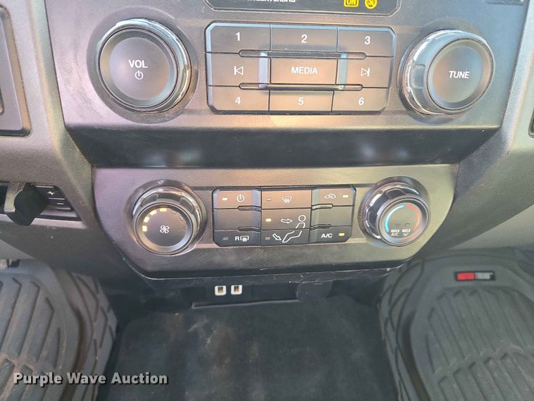 image for item EW0202 2019 Ford F250 Super Duty Crew Cab pickup truck