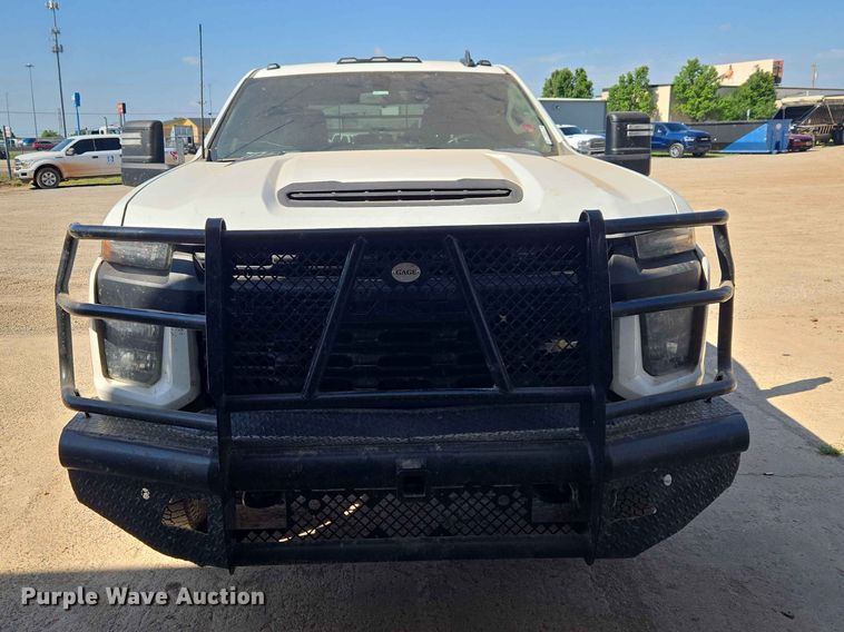 image for item EW0203 2022 Chevrolet Silverado 3500HD Crew Cab flatbed pickup truck