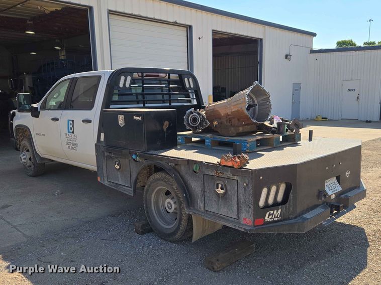 image for item EW0203 2022 Chevrolet Silverado 3500HD Crew Cab flatbed pickup truck