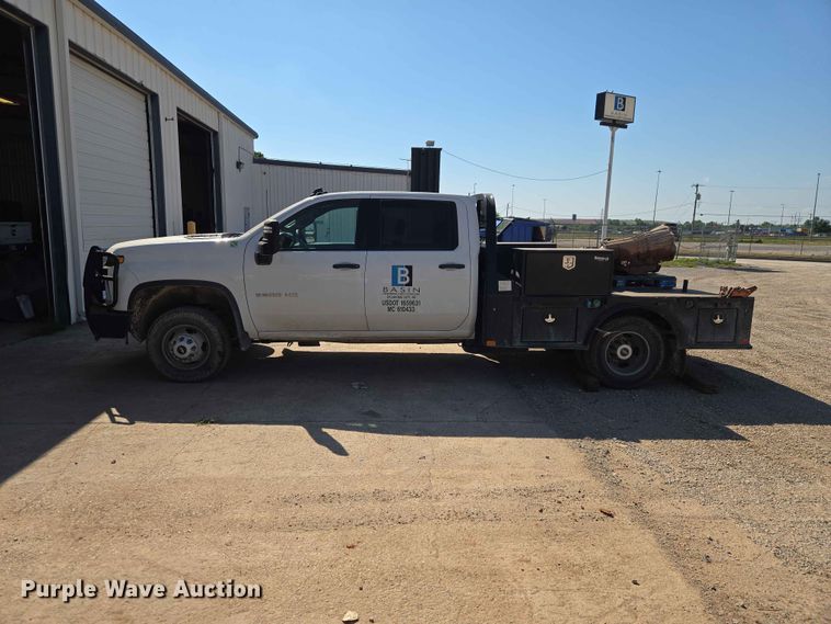 image for item EW0203 2022 Chevrolet Silverado 3500HD Crew Cab flatbed pickup truck