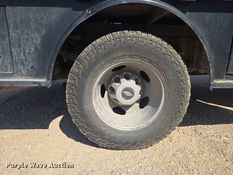 image for item EW0203 2022 Chevrolet Silverado 3500HD Crew Cab flatbed pickup truck