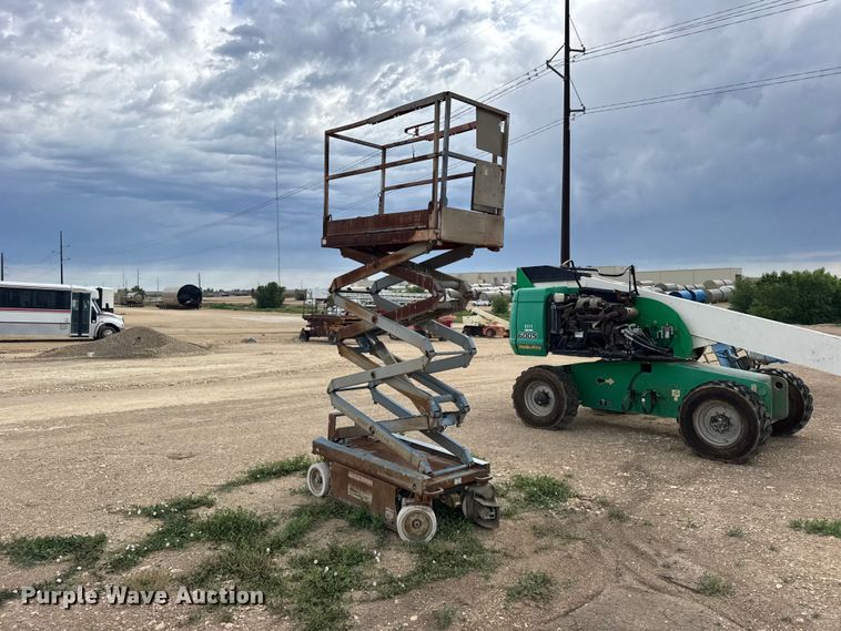 image for item EW4762 Skyjack SJIII 3219 scissor lift