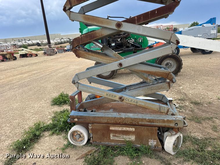 image for item EW4762 Skyjack SJIII 3219 scissor lift