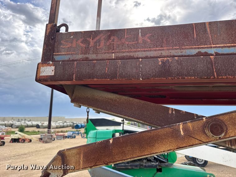 image for item EW4762 Skyjack SJIII 3219 scissor lift