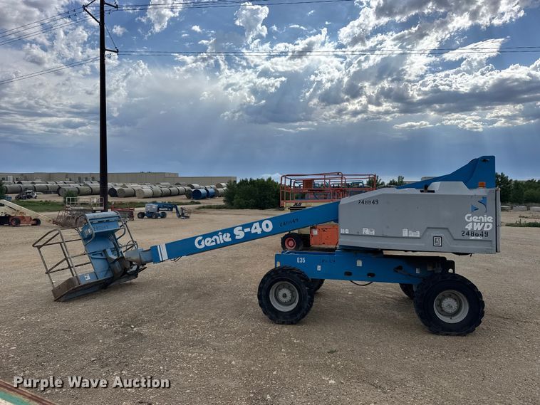 image for item EW4764 Genie S-40 boom lift