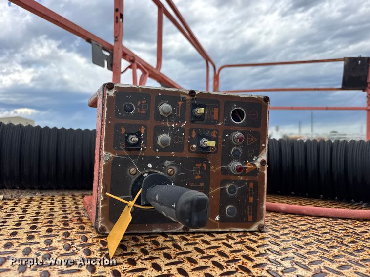 image for item EW4765 JLG 40RTS scissor lift