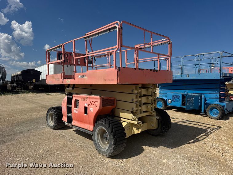 image for item EW4767 2002 JLG 4394RT scissor lift