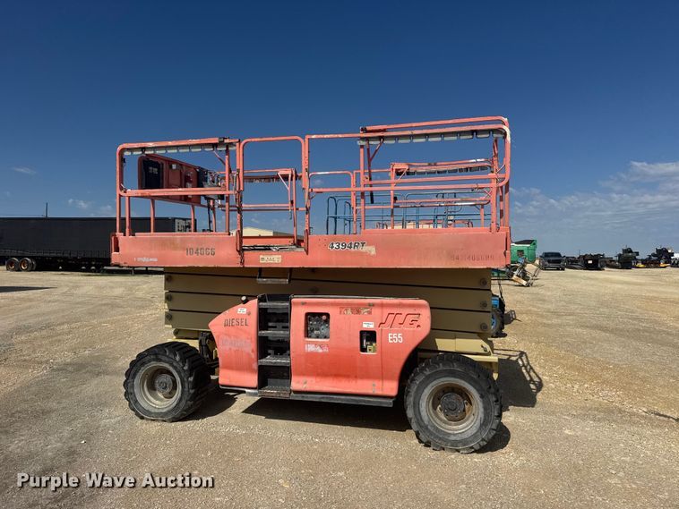 image for item EW4767 2002 JLG 4394RT scissor lift