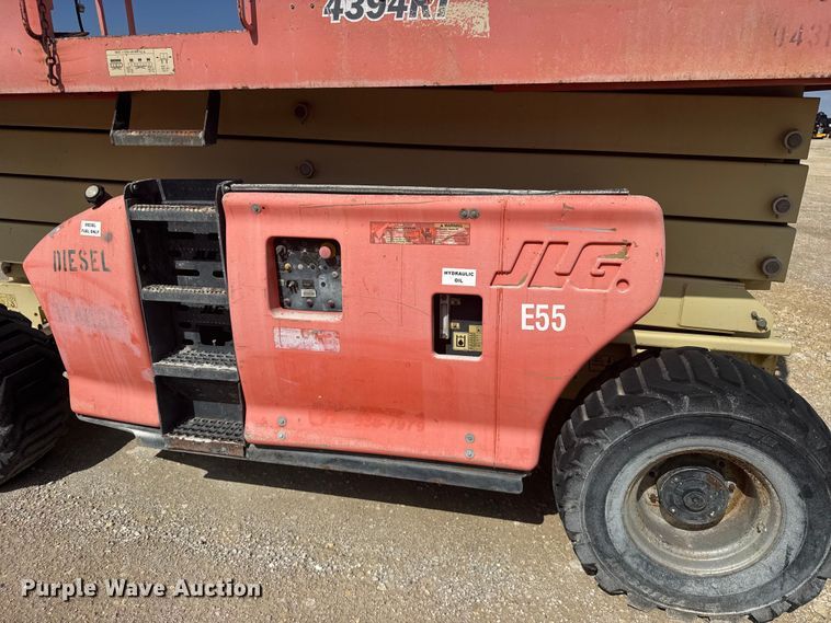 image for item EW4767 2002 JLG 4394RT scissor lift