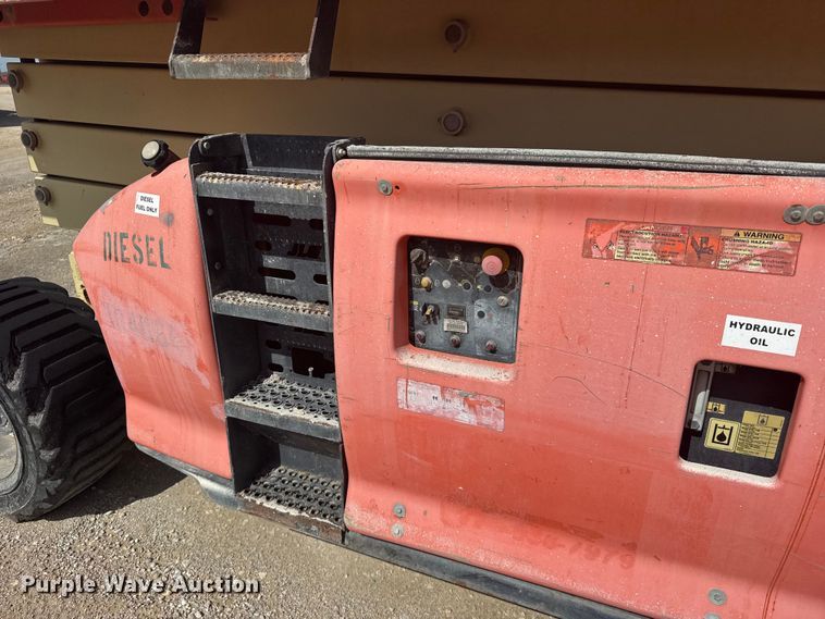 image for item EW4767 2002 JLG 4394RT scissor lift