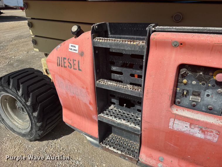 image for item EW4767 2002 JLG 4394RT scissor lift