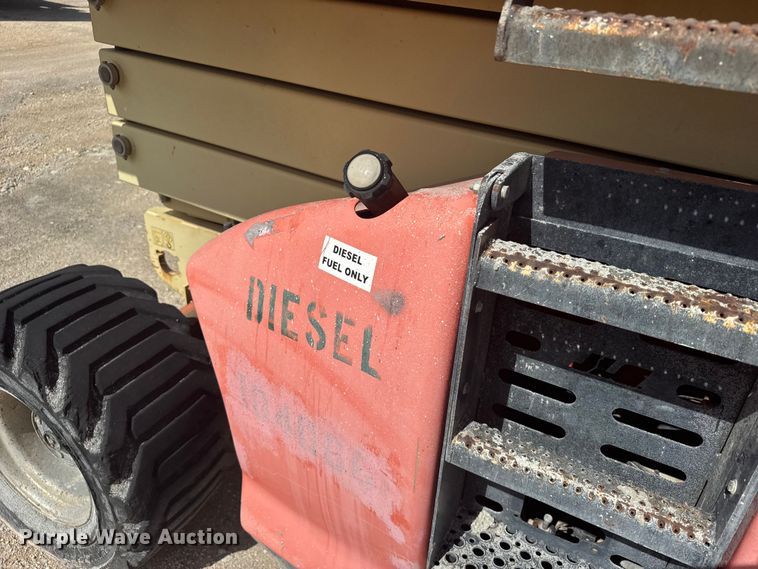 image for item EW4767 2002 JLG 4394RT scissor lift