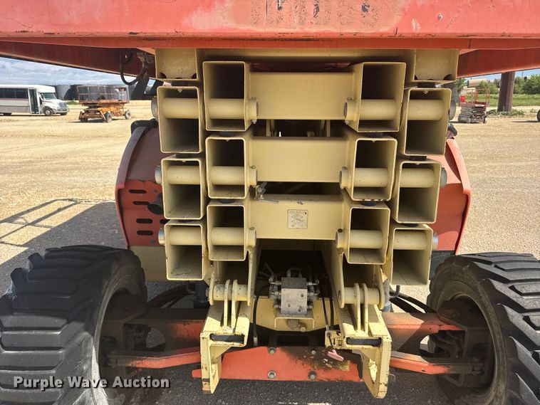 image for item EW4767 2002 JLG 4394RT scissor lift