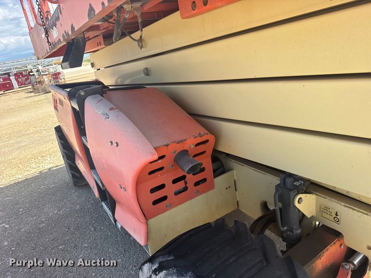 image for item EW4767 2002 JLG 4394RT scissor lift
