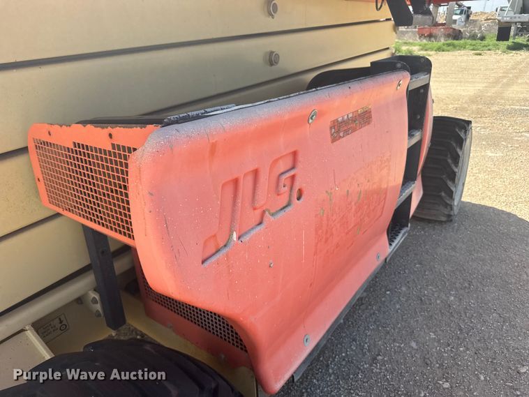 image for item EW4767 2002 JLG 4394RT scissor lift
