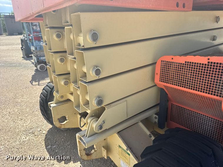 image for item EW4767 2002 JLG 4394RT scissor lift