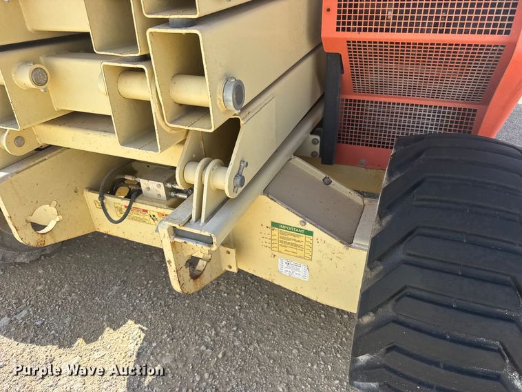 image for item EW4767 2002 JLG 4394RT scissor lift